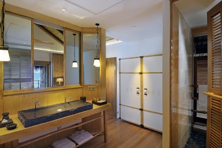 Constance Moofushi - 73