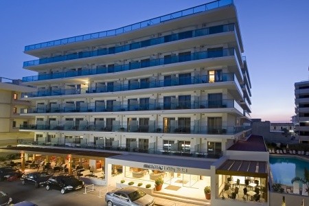 Manousos Hotel