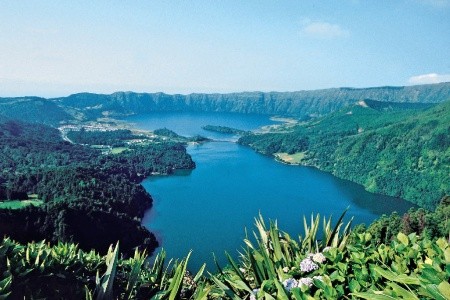 Zelený ostrov Sao Miguel na kole