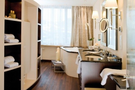 Schloss Lebenberg - 80