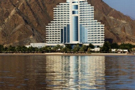 Spojené arabské emiráty Fujairah Le Meridien Al Aqah Beach Resort 5 dňový pobyt Polpenzia Letecky Letisko: Praha február 2025 (25/02/25- 1/03/25)