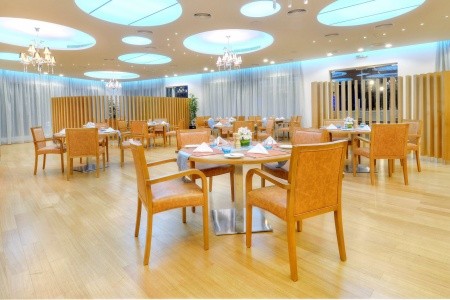 Spojené arabské emiráty Fujairah Oceanic Khorfakkan Resort & Spa 8 dňový pobyt Plná penzia Letecky Letisko: Praha august 2024 (19/08/24-26/08/24)