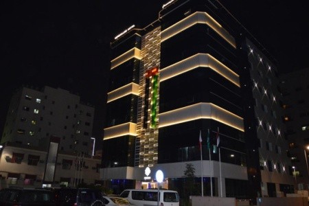 Spojené arabské emiráty Dubaj Versailles 8 dňový pobyt Bez stravy Letecky Letisko: Praha December 2025 (11/12/25-18/12/25)