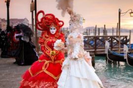Benátky – mesto gondol a karnevalu