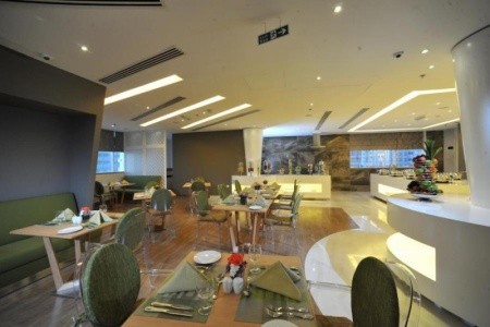 Spojené arabské emiráty Dubaj Citymax Hotel Bur Dubai, Ramada Abu Dhabi Corniche 8 dňový pobyt Raňajky Letecky Letisko: Praha February 2026 (15/02/26-22/02/26)