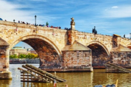 Karlov most, symbol Prahy a najstarší most cez Vltavu