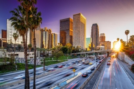 14446052 - Objevte kultovní koktejl Cosmopolitan v srdci New Yorku a dalších městech USA