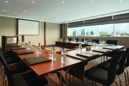 Spojené arabské emiráty Abu Dhabi Ramada Corniche 5 dňový pobyt Bez stravy Letecky Letisko: Praha November 2025 ( 9/11/25-13/11/25)