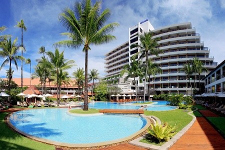 Holiday Inn Resort, Phi Phi - Pláž Laem Tong, Patong Beach Hotel, Phuket - Pláž Patong, Peace Laguna Resort & Spa, Krabi - Pláž Ao Nang