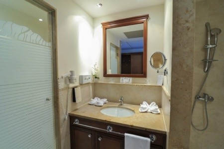 Maďarsko Severné Maďarsko Saliris Resort Spa & Konferencia Hotel 5 dňový pobyt Raňajky Vlastná May 2026 (29/05/26- 2/06/26)