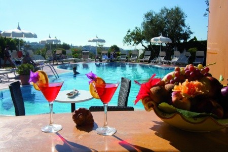 Taliansko Kalábria Residence Tirreno 7 dňový pobyt Polpenzia Letecky Letisko: Praha July 2026 ( 3/07/26- 9/07/26)