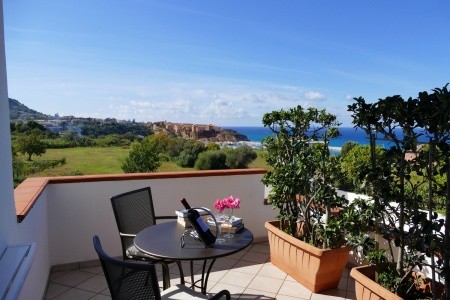 Taliansko Kalábria Residence Tirreno 7 dňový pobyt Polpenzia Letecky Letisko: Praha July 2026 ( 3/07/26- 9/07/26)