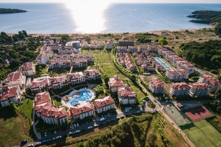 Green Life Beach Resort - 51