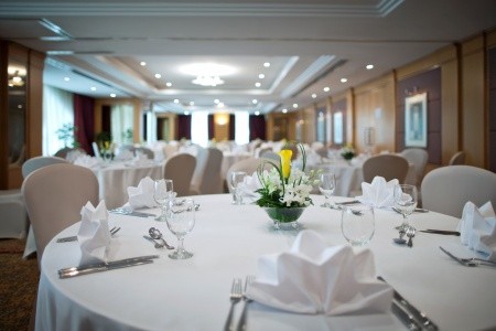 Spojené arabské emiráty Abu Dhabi Al Maha Arjaan By Rotana 8 dňový pobyt Raňajky Letecky Letisko: Praha March 2026 (19/03/26-26/03/26)