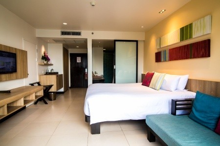 Thajsko Phuket Centara Karon Resort 8 dňový pobyt Raňajky Letecky Letisko: Viedeň February 2026 (26/02/26- 5/03/26)