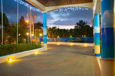 Traveller's Beach Resort - 12