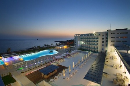 Kypr v únoru 2024 - King Evelthon Beach