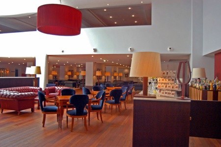 Portugalsko  Holiday Inn Porto - Gaia 4 dňový pobyt Raňajky Letecky Letisko: Viedeň February 2026 (18/02/26-21/02/26)