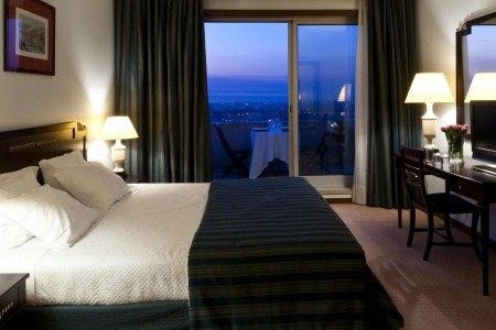 Portugalsko  Holiday Inn Porto - Gaia 4 dňový pobyt Raňajky Letecky Letisko: Viedeň February 2026 (18/02/26-21/02/26)