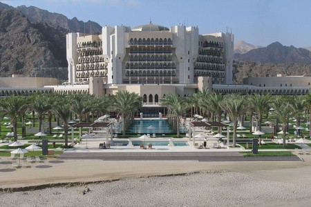 Omán se snídaní - Omán 2023 - Al Bustan Palace, A Ritz Carlton Hotel