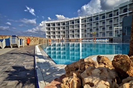 Malta s venkovním bazénem - Malta 2023 - Paradise Bay