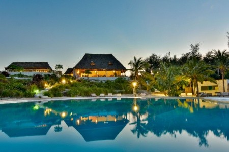 Zanbluu Beach