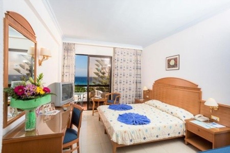 Blue Horizon Beach Resort - 7