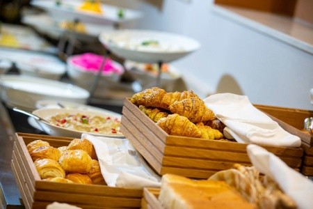 Katar Doha Golden Tulip Doha 6 dňový pobyt Polpenzia Letecky Letisko: Praha September 2025 (26/09/25- 1/10/25)