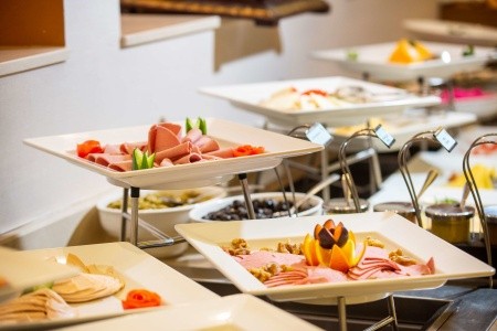 Katar Doha Golden Tulip Doha 6 dňový pobyt Polpenzia Letecky Letisko: Praha September 2025 (26/09/25- 1/10/25)