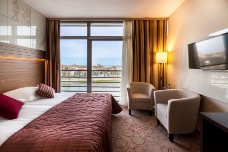 Poľsko Krakov Qubus Kraków 11 dňový pobyt Raňajky Vlastná November 2025 (16/11/25-26/11/25)