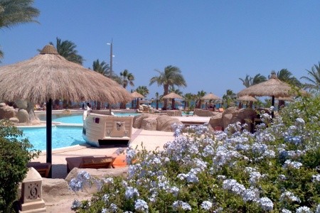 Lotus Bay Safaga - Egypt v červenci s bazénem