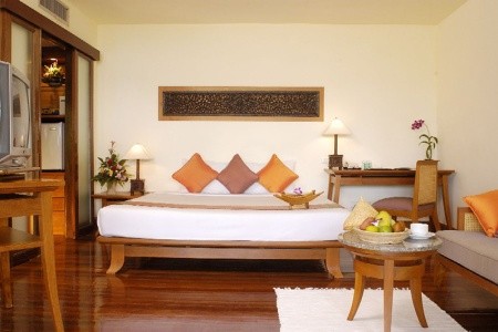 Thajsko Phuket Andaman White Beach Resort 13 dňový pobyt Raňajky Letecky Letisko: Praha July 2026 ( 4/07/26-16/07/26)