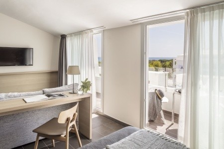 Španielsko Costa del Maresme Aquahotel Aquamarina 11 dňový pobyt Plná penzia Letecky Letisko: Praha August 2026 ( 5/08/26-15/08/26)