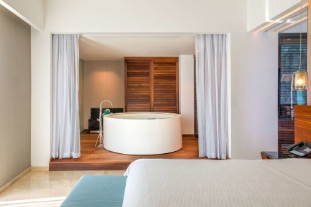 Mexiko Cancún Live Aqua Beach Resort Cancun 10 dňový pobyt All Inclusive Letecky Letisko: Praha December 2025 (21/12/25-30/12/26)