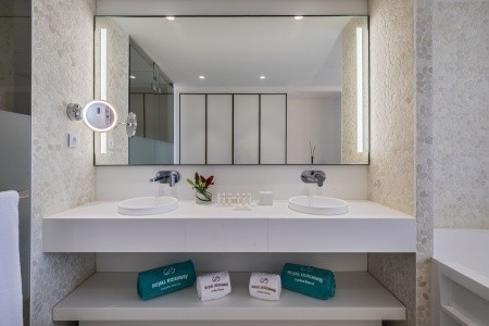 Royal Hideaway Corales Suites - 77