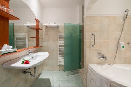 Maďarsko Západné Zadunajsko Karos Spa 5 dňový pobyt Polpenzia Vlastná April 2026 ( 5/04/26- 9/04/26)