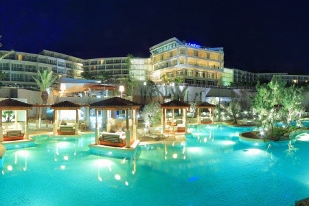 Chorvatsko lehátka zdarma - Pobyty Chorvatsko 2023 - Amfora Grand Beach Resort