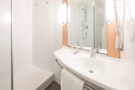 Ibis Barcelona Santa Coloma - 20