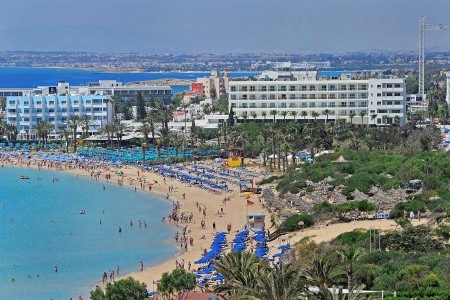 Kypr na pláži - Kypr 2022 - Nelia Beach