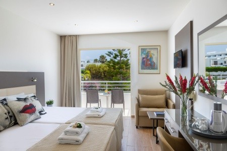 Cyprus Kissonerga Queens Bay Paphos 8 dňový pobyt Polpenzia Letecky Letisko: Bratislava September 2025 ( 4/09/25-11/09/25)