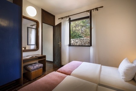 Chorvátsko Hvar Valamar Trim Sunny Apartments 12 dňový pobyt Polpenzia Letecky Letisko: Praha August 2025 (20/08/25-31/08/25)