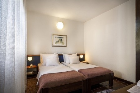 Chorvátsko Hvar Valamar Trim Sunny Apartments 12 dňový pobyt Polpenzia Letecky Letisko: Praha August 2025 (20/08/25-31/08/25)