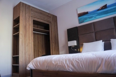 Pebbles Resort (St. Paul's Bay)