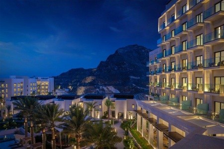 Spojené arabské emiráty Fujairah Address Beach Resort Fujairah 9 dňový pobyt Plná penzia Letecky Letisko: Praha jún 2024 ( 4/06/24-12/06/24)