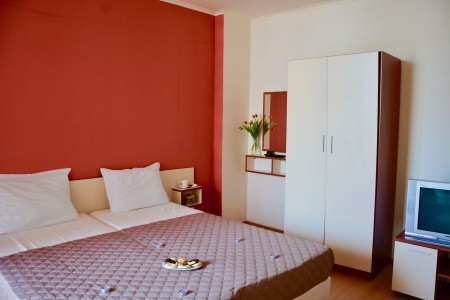 Rainbow 2 Beach Apartments - 11