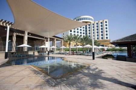 Spojené arabské emiráty Fujairah Oceanic Khorfakkan Resort & Spa 10 dňový pobyt Plná penzia Letecky Letisko: Praha november 2024 ( 2/11/24-11/11/24)