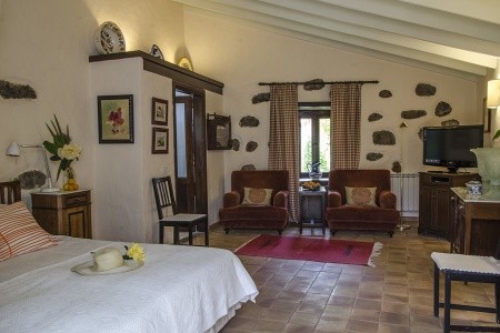 Kanárske ostrovy Gran Canaria Rural Las Calas (Vega De San Mateo) 11 dňový pobyt Raňajky Letecky Letisko: Viedeň July 2025 (11/07/25-21/07/25)