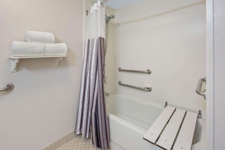 USA Miami La Quinta Inn & Suites Miami Airport West 14 dňový pobyt Raňajky Letecky Letisko: Praha October 2025 (24/10/25- 6/11/25)