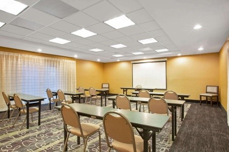 USA Miami La Quinta Inn & Suites Miami Airport West 14 dňový pobyt Raňajky Letecky Letisko: Praha October 2025 (24/10/25- 6/11/25)