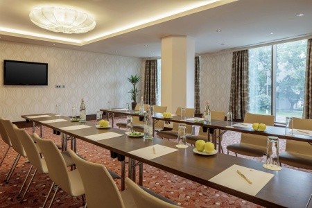 DoubleTree by Hilton Bratislava - 24